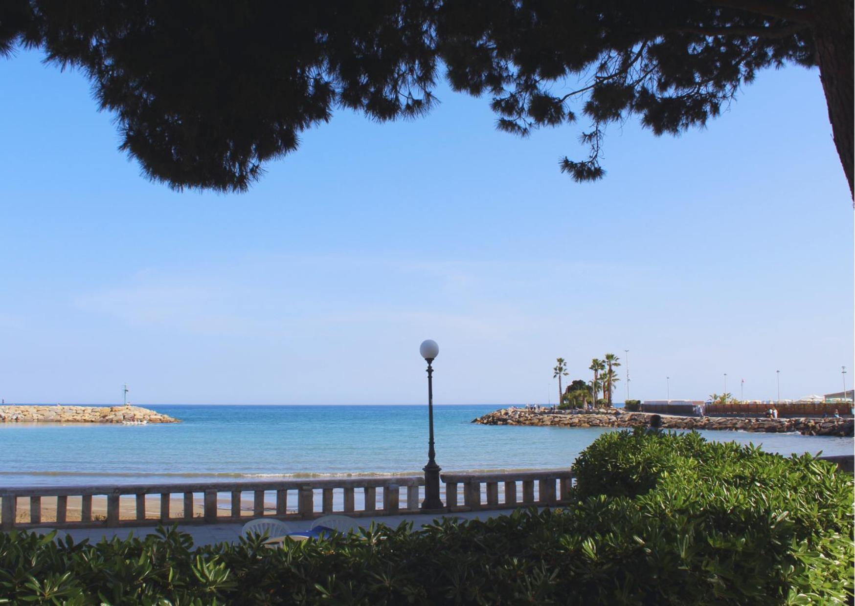 Hotel Sasso Diano Marina Esterno foto