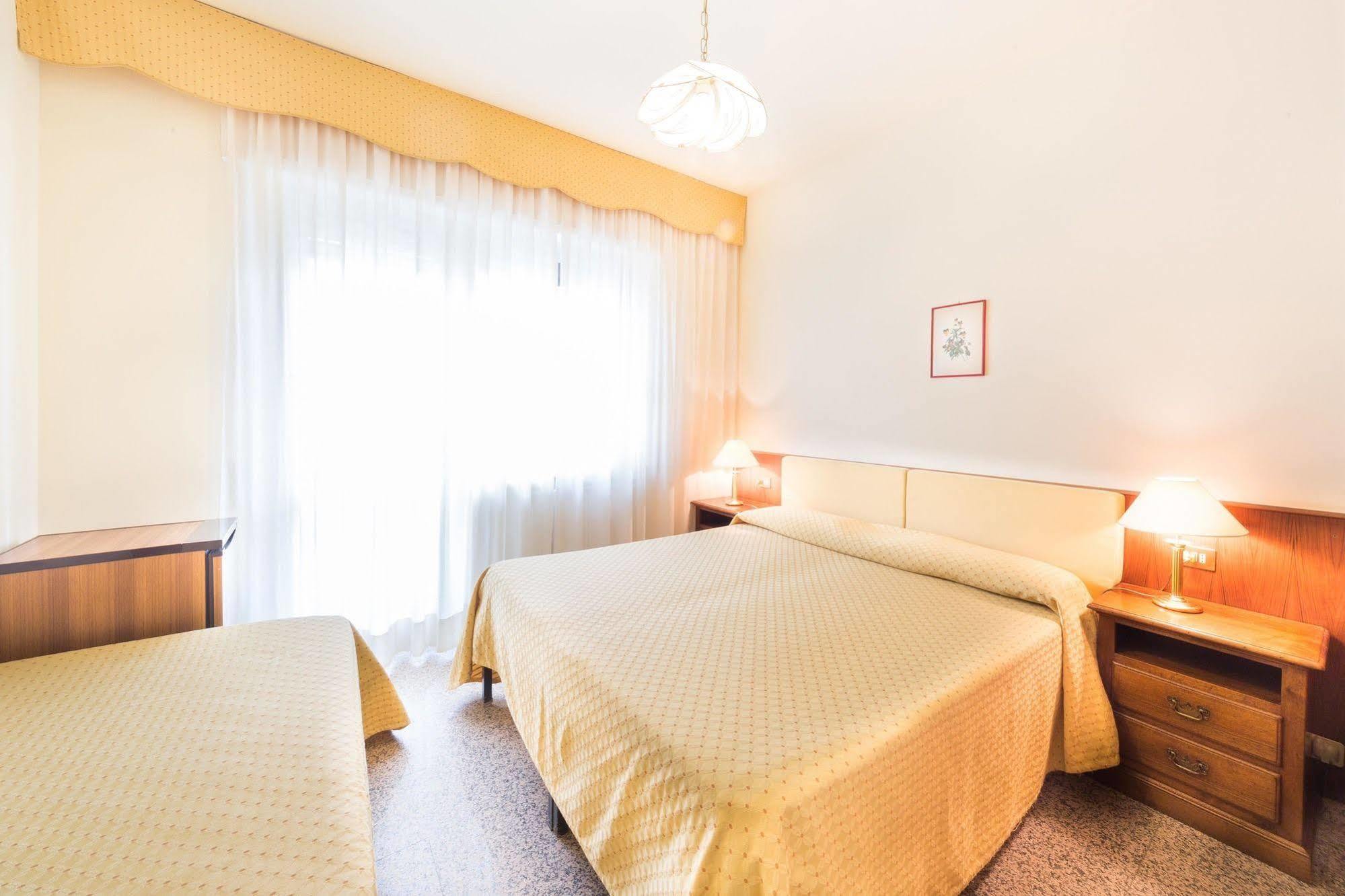 Hotel Sasso Diano Marina Esterno foto